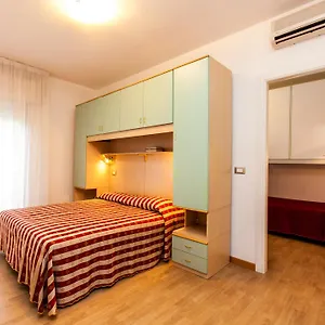 hotel-arizona-lido-di-jesolo.hotelinveneto.com/